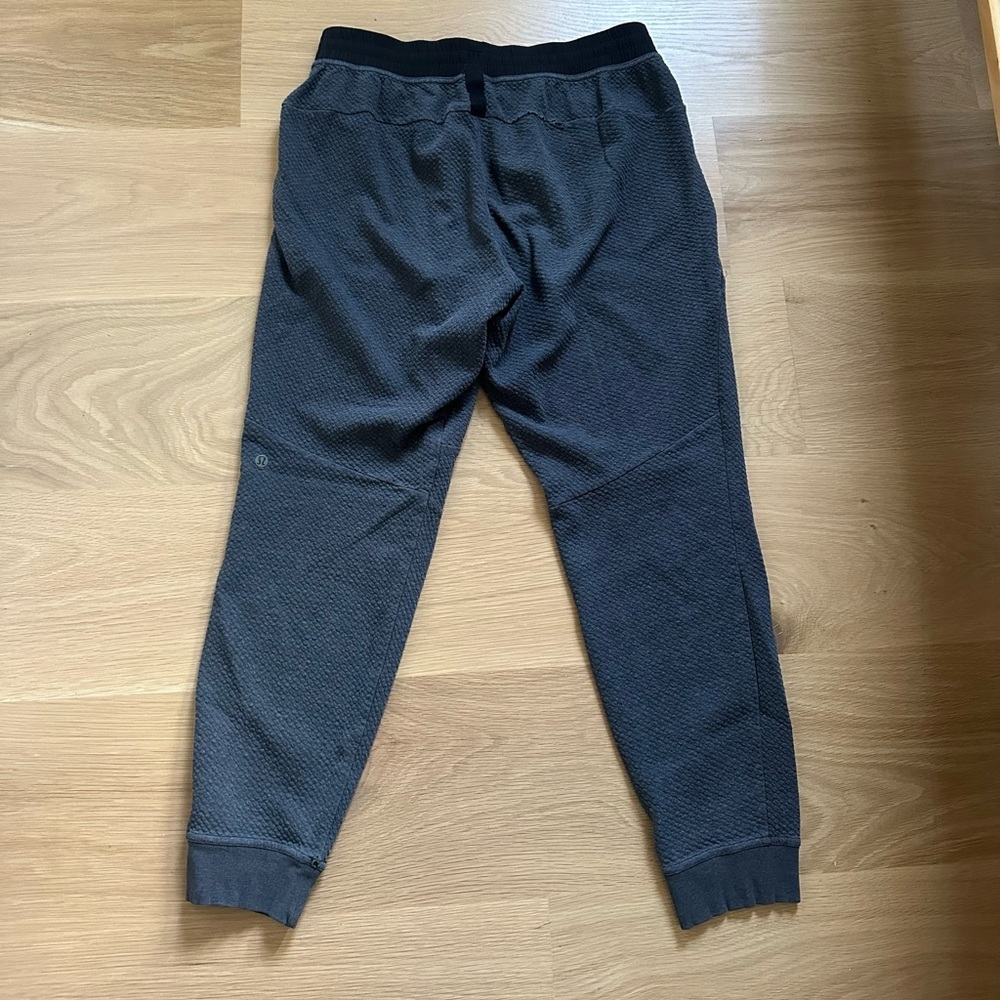 Lululemon Men's grey Jogger Pants with Black Waistband - Picture 3 of 6